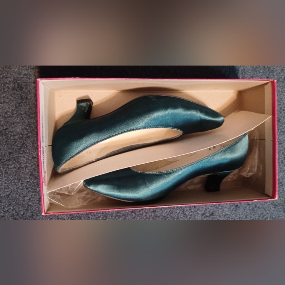 Size 6 Green Women's High Heels
